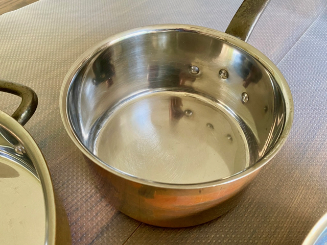 https://theemerginghome.com/wp-content/uploads/2020/08/stainless_inside_pan.jpg